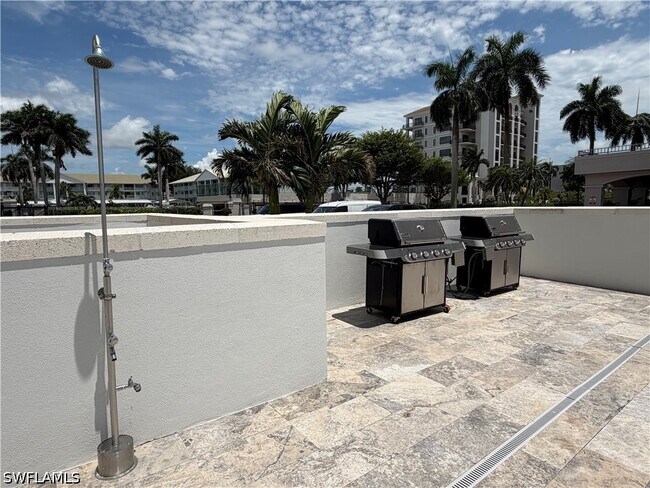 Building Photo - 10701 Gulf Shore Dr