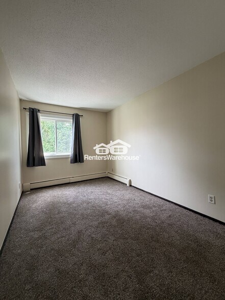 Building Photo - 1601 N Innsbruck Dr