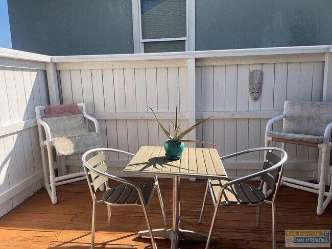 Building Photo - 921 Bass Ave