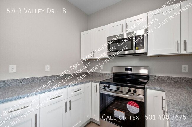 Building Photo - 5703 Valley Dr