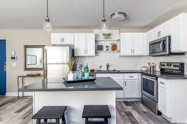 Building Photo - 5733 Montgomery Rd