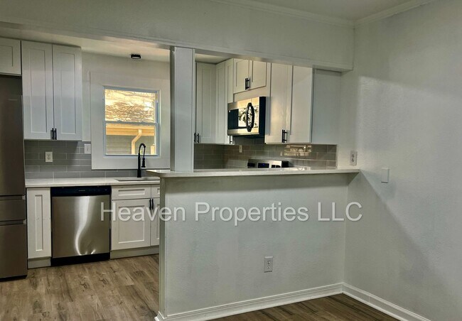 Building Photo - 2531 Crispin Ave