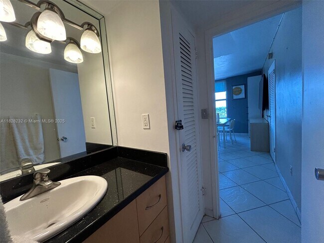 Building Photo - 2899 Collins Ave