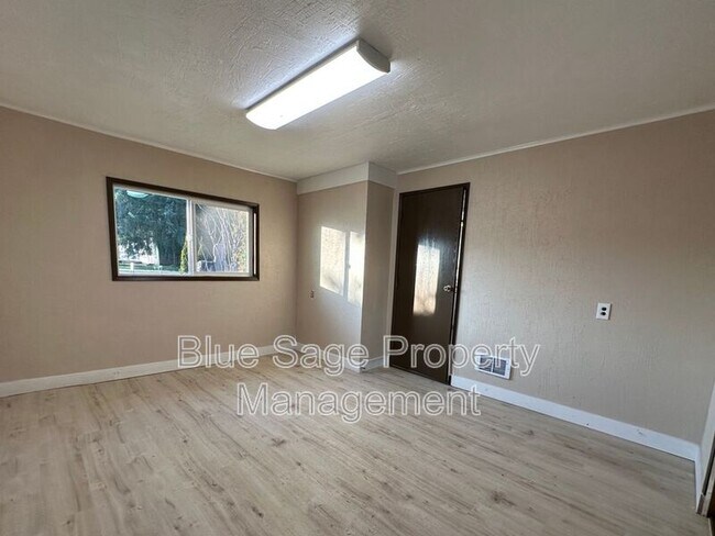 Building Photo - 43 Breeze Way