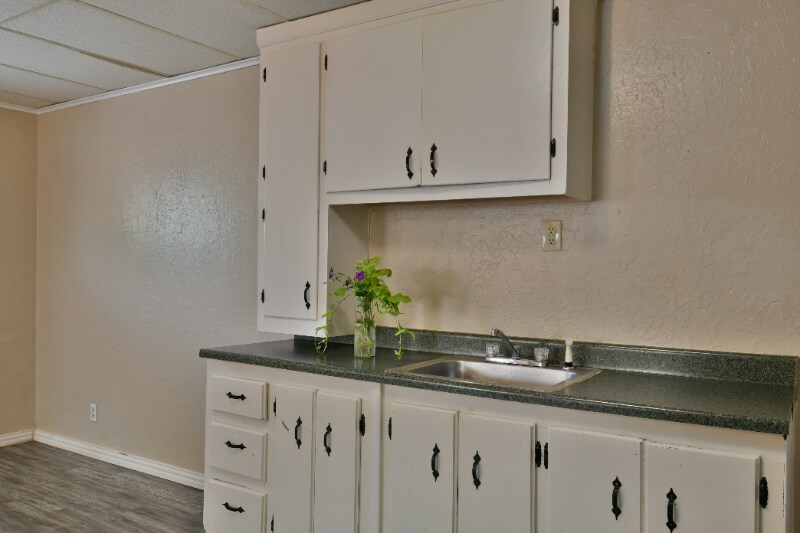 Building Photo - 808 W Cypress Ave