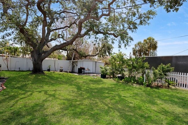 Building Photo - 301 41st Ave