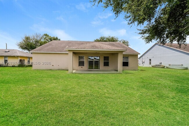 Building Photo - 2831 SE Hutchings Ave