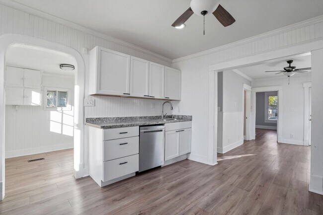 Building Photo - AVAILABLE IN DECEMBER