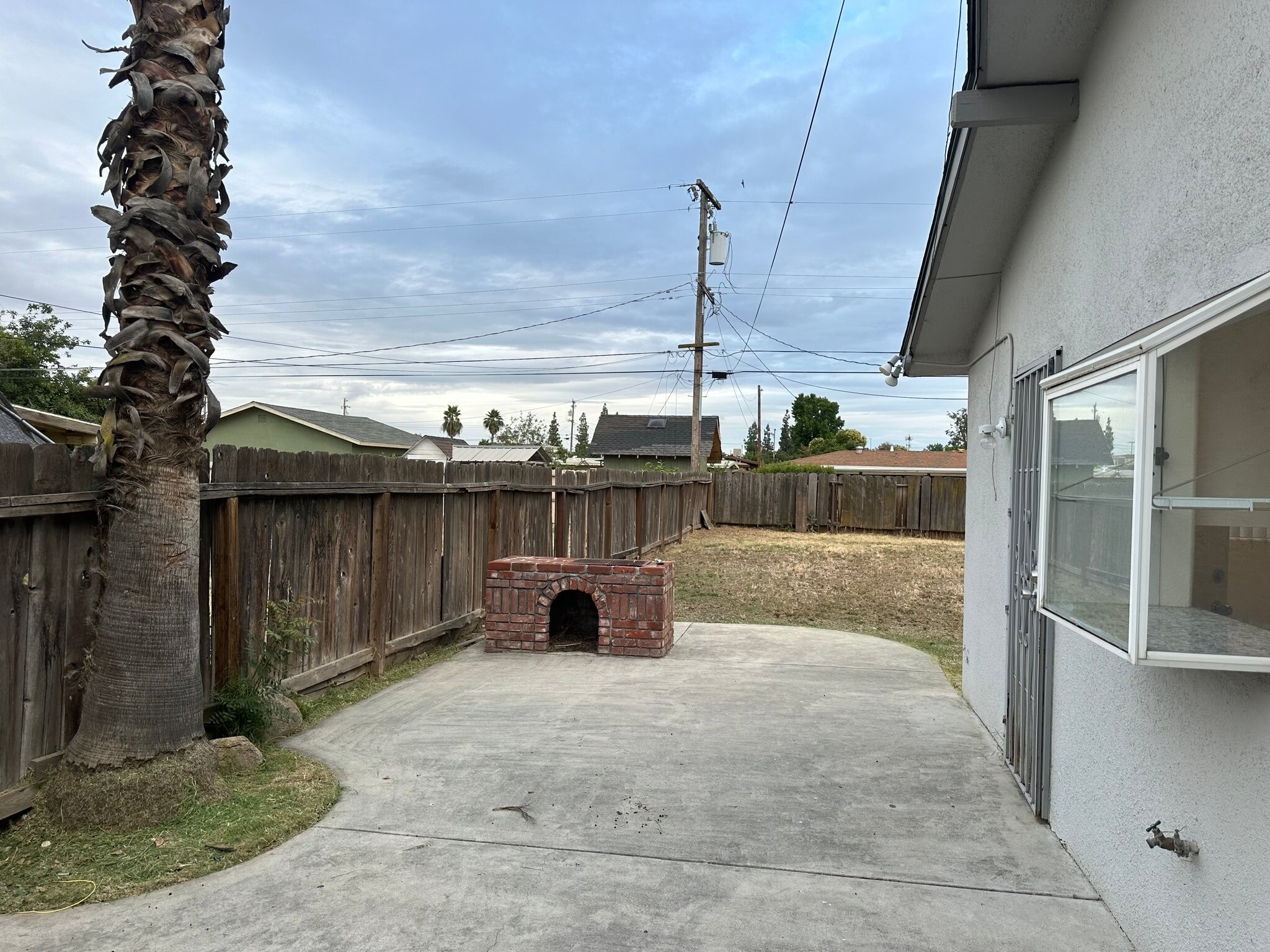Building Photo - 135 E Stuart Ave