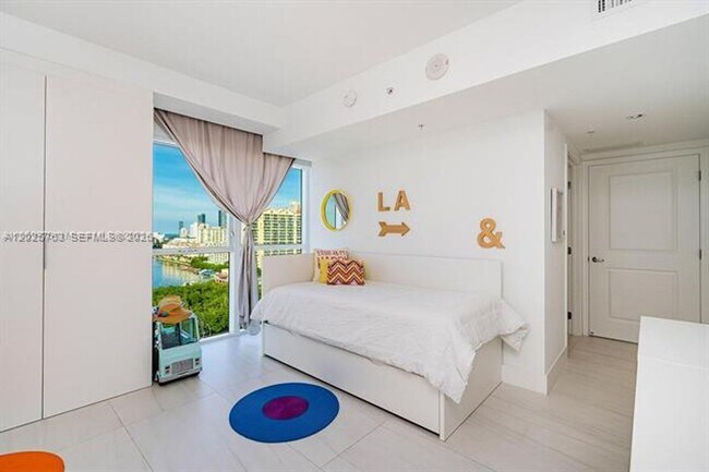 Building Photo - 400 Sunny Isles Blvd