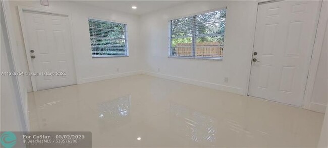 Building Photo - 831 NW 14th Way
