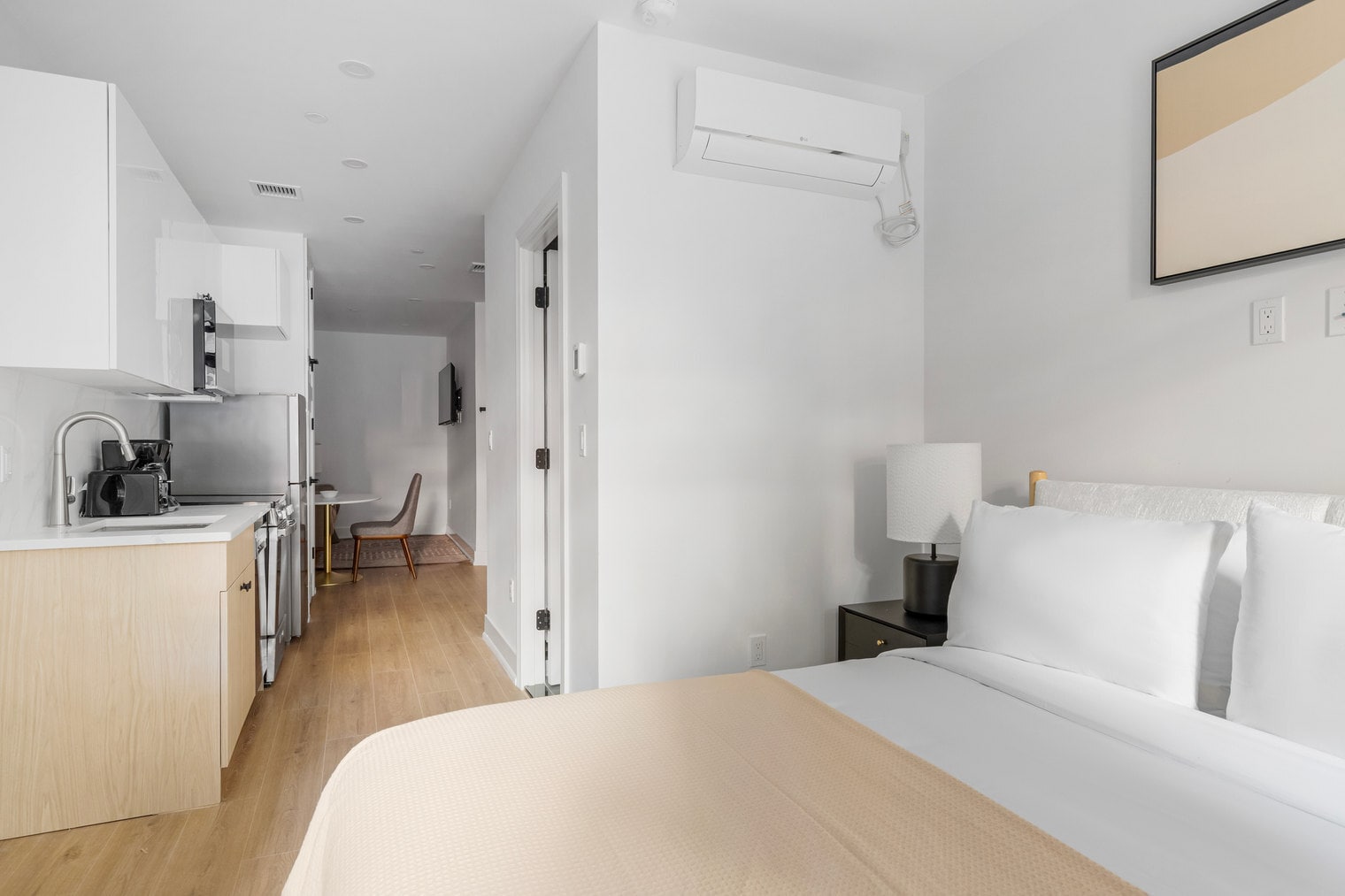 Building Photo - 307 W 39th St