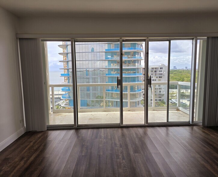 Building Photo - 2451 Brickell Ave
