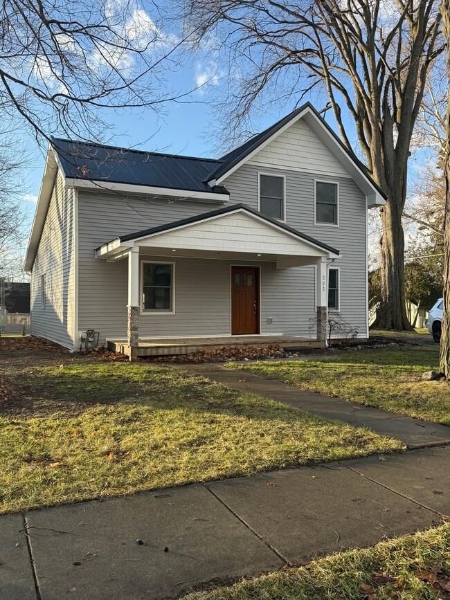 Building Photo - 202 Oak St