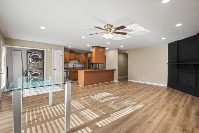 Building Photo - Spacious 3-Bedroom Home in The Colony – Available Now!