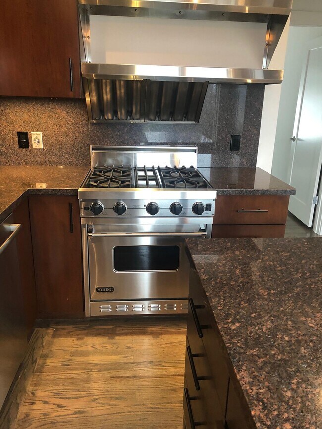 Building Photo - 394 Cresta Vista Dr