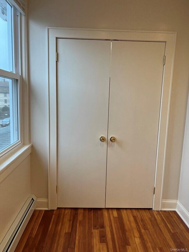 Building Photo - 293 Sickles Ave