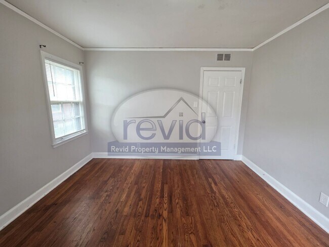 Building Photo - 3 Bedroom Home!!