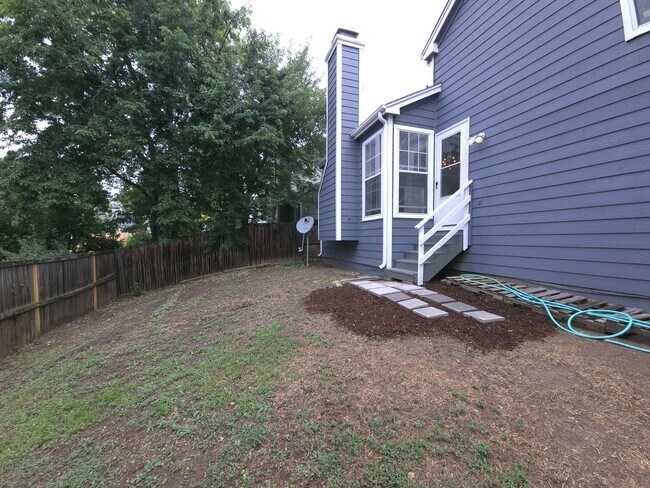 Building Photo - Spacious Tri-Level Home in Lafayette