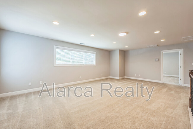 Building Photo - 1016 Ridgehaven Rd