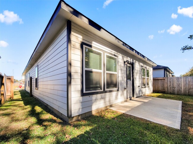 Building Photo - 16954 Pandora Wy