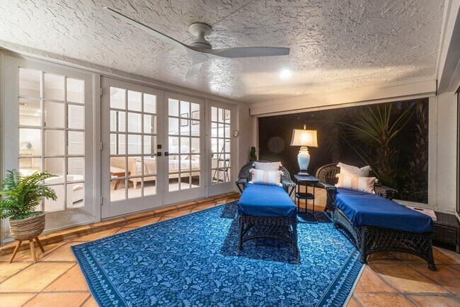 Building Photo - 18 Bristol Ln