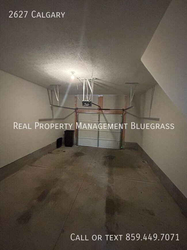 Building Photo - 2627 Calgary-