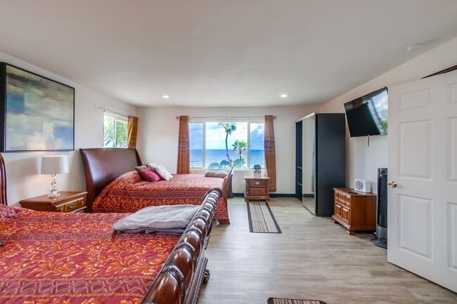 Building Photo - Gorgeous luxury flat with ocean view in La Jolla. Gustavo Lopez