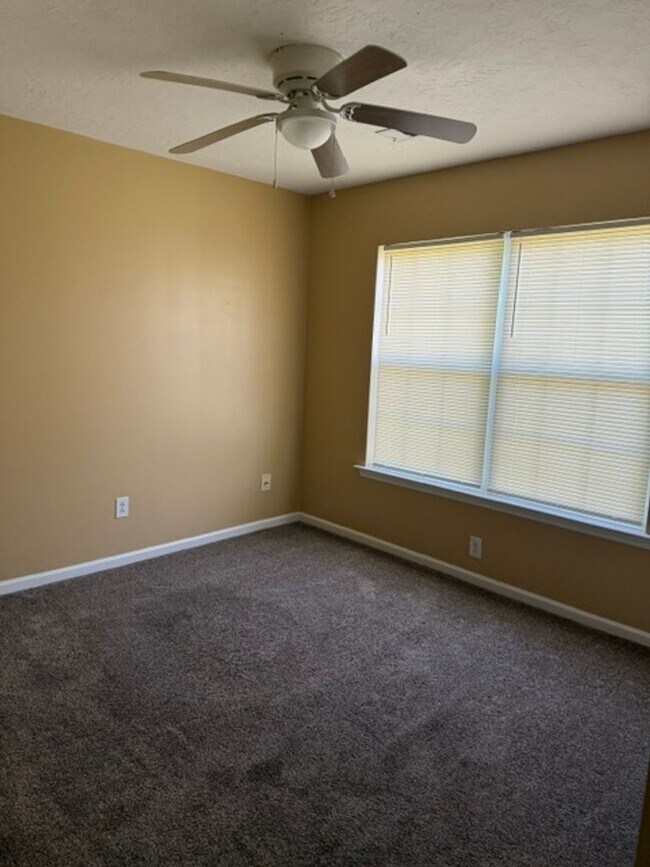 Building Photo - 1832 Heathers Way