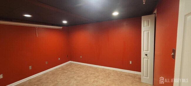 Building Photo - 24 Cotoneaster Ct