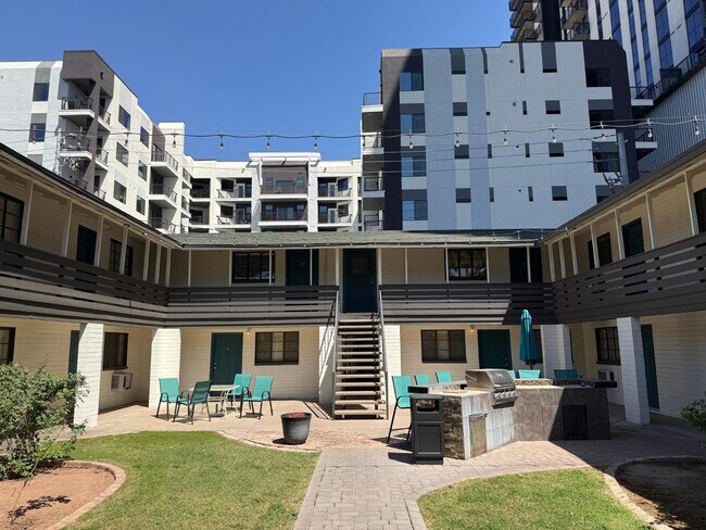 Building Photo - 825 N 2nd Ave