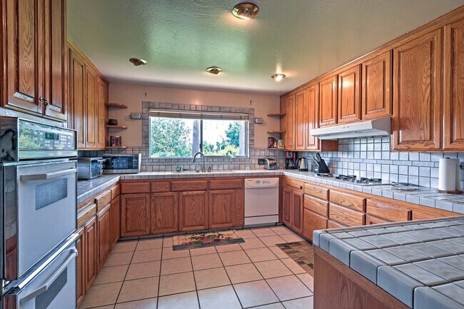 Building Photo - 1280 Rucker Ave