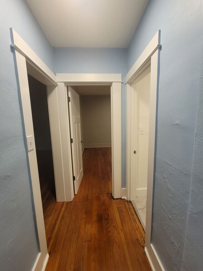 Building Photo - Charming 2 bed 1 bath