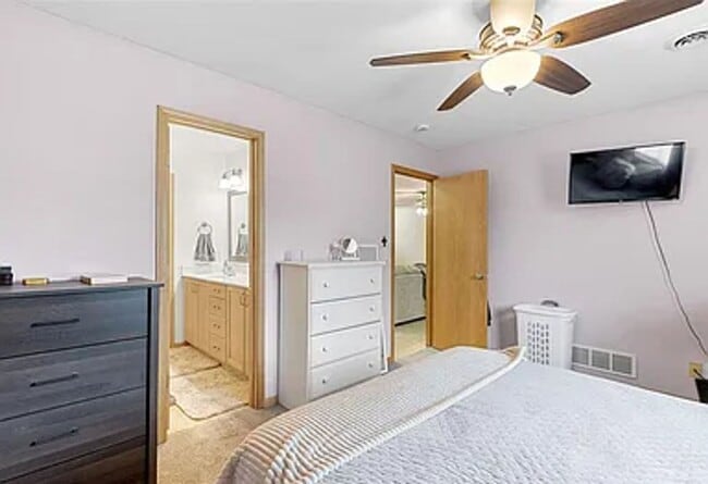Building Photo - West Side Duplex!