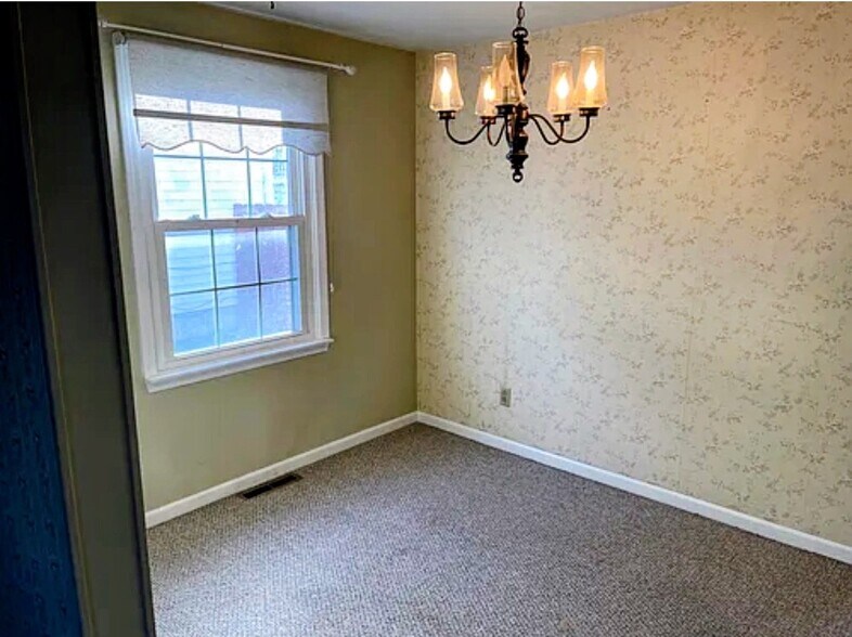 Building Photo - 127 Fairgreen Dr