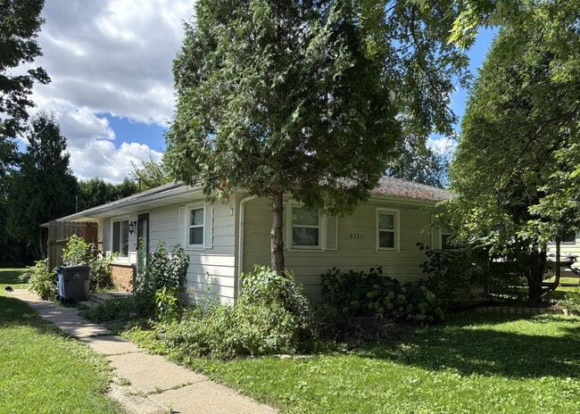 Primary Photo - 6321 Roselawn Ave