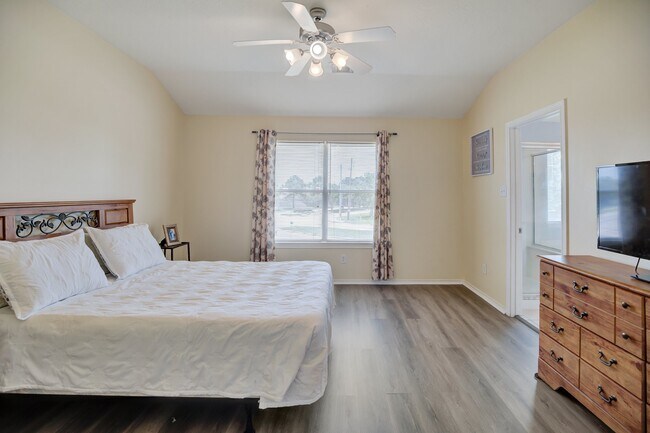 Building Photo - 13011 Peppergate Ln