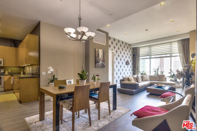 Building Photo - 3223 W 6th St