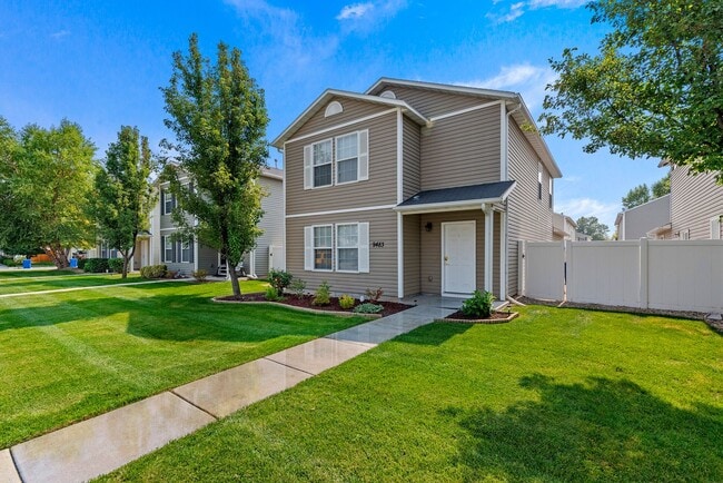 Building Photo - Very Clean 3 Bedroom Home with Community Pool _ Pet Friendly!