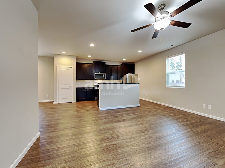 Building Photo - 306 Holdener Ln N