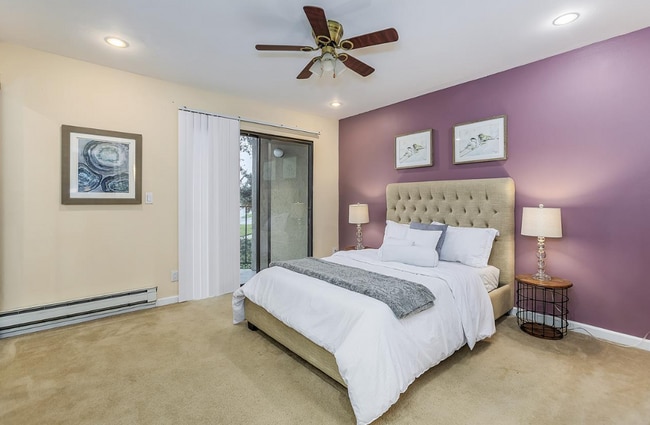 Building Photo - 1980 Barrymore Common