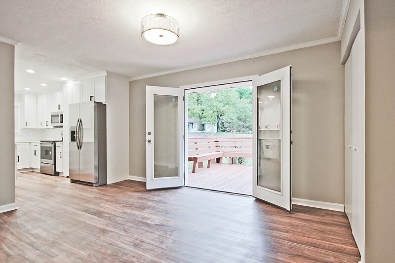 Building Photo - 212 Lakeshore Dr