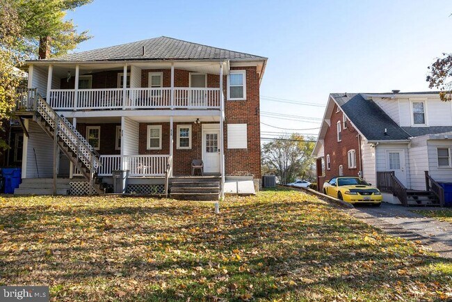 Building Photo - 313 Frederick St