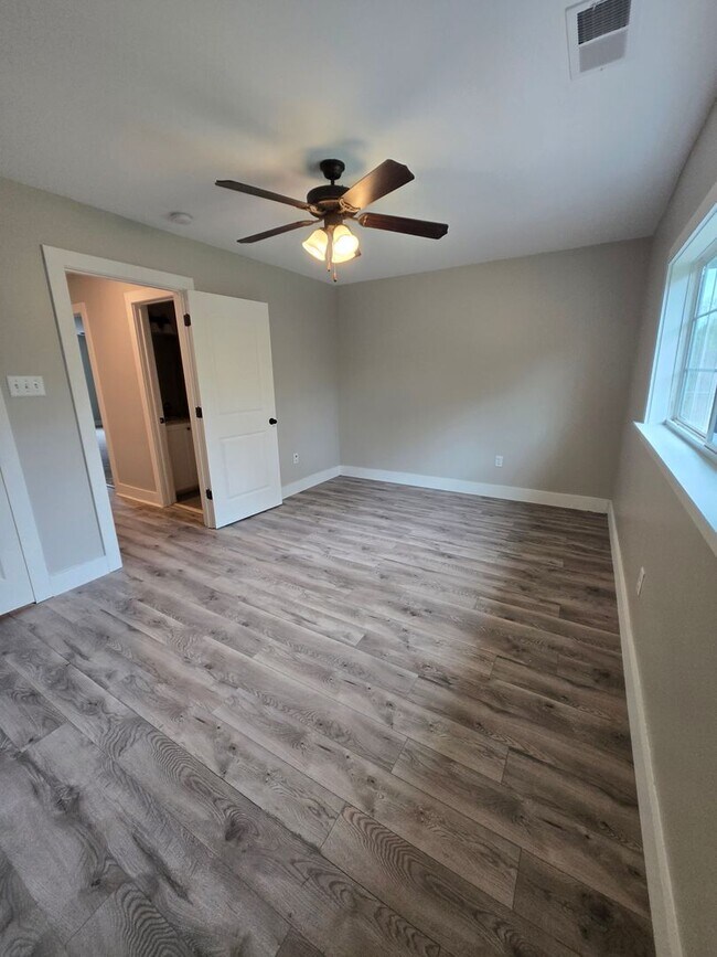 Building Photo - Modern and Spacious 4 bedroom home in Olive Branch for Lease