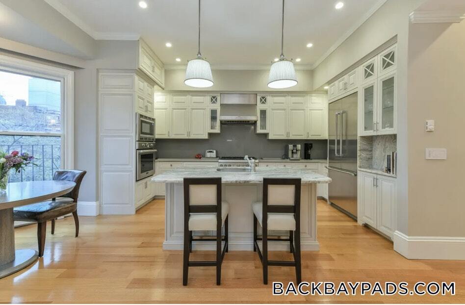 Building Photo - 214 Beacon St