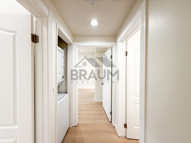 Building Photo - 10849 Fruitland Dr