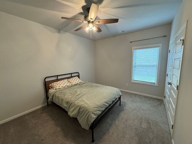 Building Photo - Extra Square footage, Mountain Views