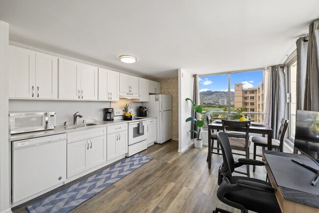 Building Photo - 2421 Tusitala St