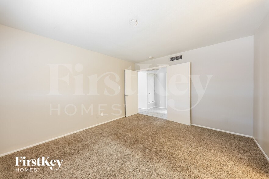 Building Photo - 14016 N 33rd Dr