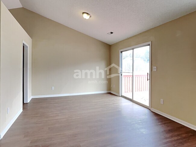 Building Photo - 2720 Waycross Dr